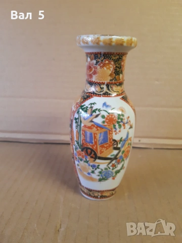 Стара китайска порцеланова ваза . Порцелан