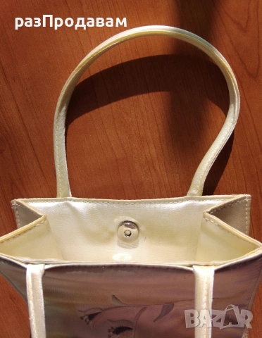 Мини Чантичка с бродерия -ESSENTIALS- за РЕКВИЗИТ, снимка 3 - Чанти - 54340560