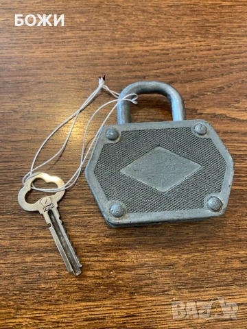 Ретро метален катинар с оригинален ключ