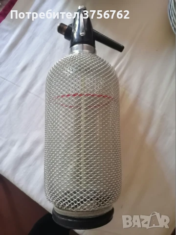 Продавам бутилка за газирана вода от соца за декорация