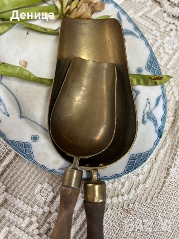 Две прекрасни лопатки В много добро винтидж състояние Месинг, дърво и възможност за закачане , снимка 4 - Антикварни и старинни предмети - 51586935