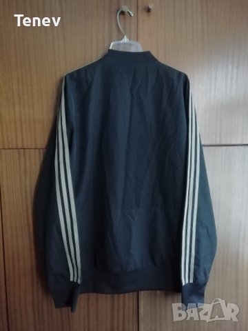 Juventus Adidas оригинално красиво горнище анцуг рядък модел , снимка 2 - Спортни дрехи, екипи - 38439444