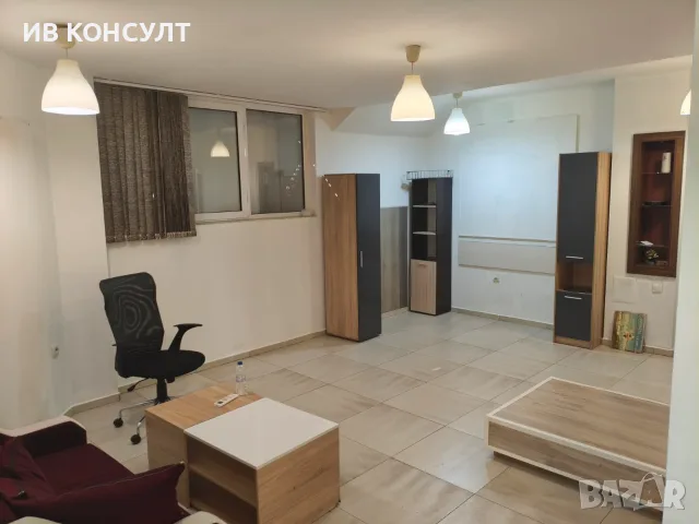 Отдава под наем търговско помещение