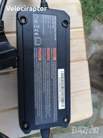 Зарядно BOSCH Classic за велосипед 36V  4A, снимка 3 - Велосипеди - 52587003