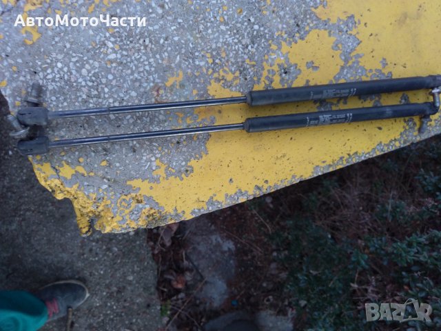 Продавам амортисьори преден капак  за Фиат Стило, снимка 2 - Части - 31284368