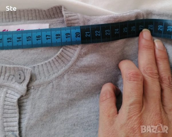 Нова мека сива жилетка за 4-6г, снимка 2 - Детски пуловери и жилетки - 51785117