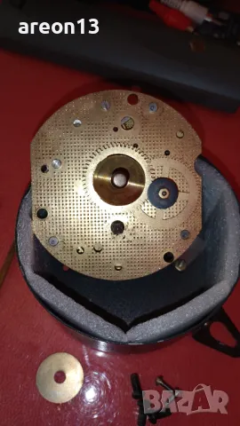 Часовник кварцов, снимка 5 - Антикварни и старинни предмети - 50112683