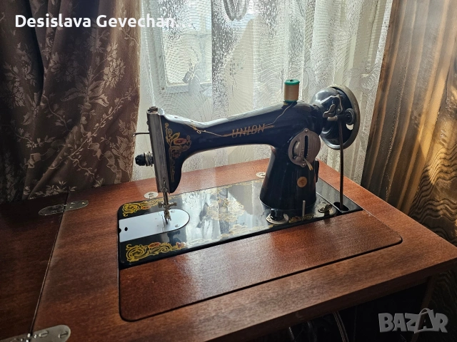 Ретро Шевна Машина UNION – С Крачен Механизъм и Маса
