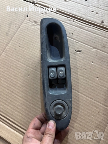 Бутони Ел стъкла и Ел огледала за Рено Клио / Clio 2 / бутон Ел Стъкла / Бутон ел огледала