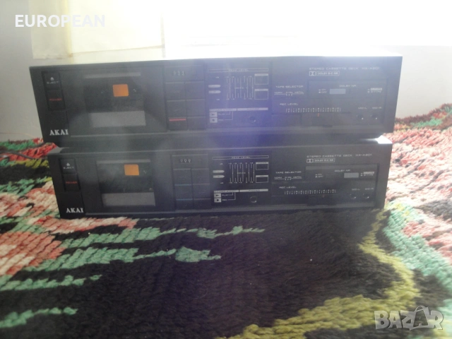 Продавам за части  2 касетни дека AKAI HX-A201