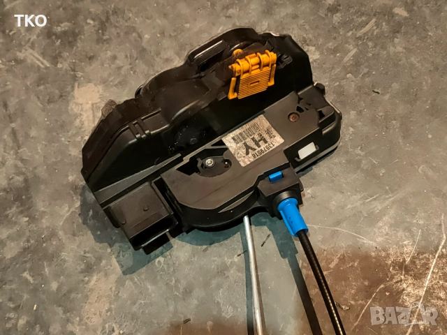 Предна лява брава за OPEL Astra J, Insignia, снимка 2 - Части - 52973474