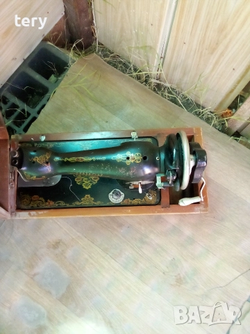 Продавам стара шевна машина руска Варна Център , снимка 4 - Антикварни и старинни предмети - 52634490
