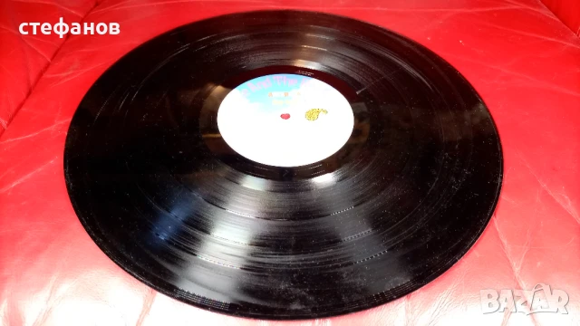 Дългосвиреща грамофонна плоча PRINCE AND THE REVOLUTION „around the world in day”, снимка 7 - Грамофонни плочи - 51331798