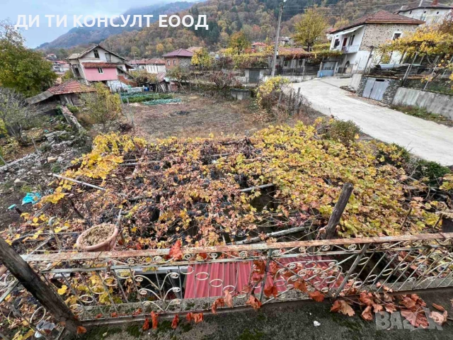 Двуетажна къща в подножието на Беласица, снимка 10 - Къщи - 53898069