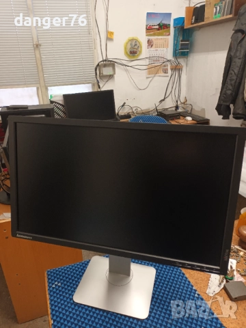 Продавам монитор LENOVO T2424P