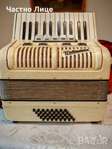 Прекрасен Немски Качествен Акордеон Weltmeister Велтмайстер 40 баса, снимка 2 - Акордеони - 52868006
