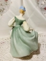 порцеланова статуетка , снимка 3