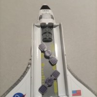 Изключително детайлен и прецизен модел,отлята метална играчка за космическа совалка NASA Discoveri, снимка 8 - Колекции - 44358955