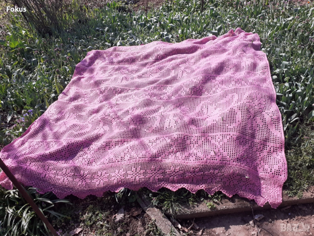 Стара голяма розова покривка плетена на една кука, снимка 1