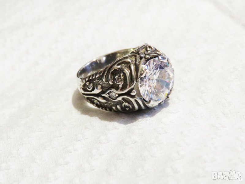солиден пръстен, мъжки сребърен пръстен с голям красив  камък и множество инкрустирани камъчета, снимка 1