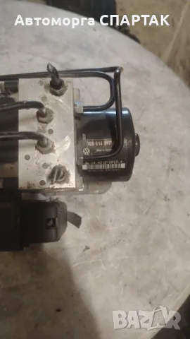 Volkswagen Transporter - Caravelle T5 ABS помпа 7E0614517, снимка 2 - Части - 47962684