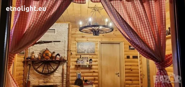 Полилеи, осветление от автентични реставрирани колела от каруца с дървени чашки , снимка 15 - Полилеи - 49455496