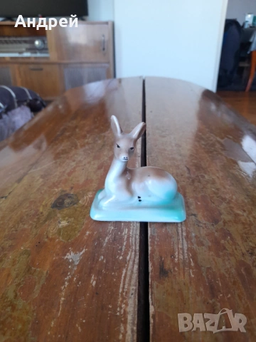 Стара порцеланова фигура,сърничка