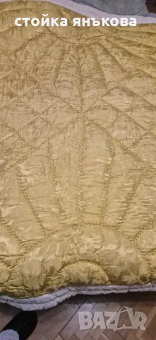 Продавам вълнен юрган със златисто лице , снимка 4 - Олекотени завивки и одеяла - 47968452