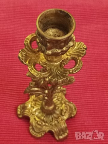 Стар месингов свещник украсен с цветя. , снимка 2 - Антикварни и старинни предмети - 42703541