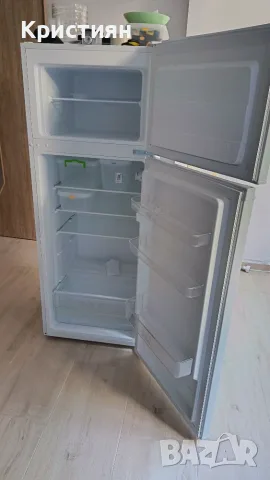 Хладилник с горна камера