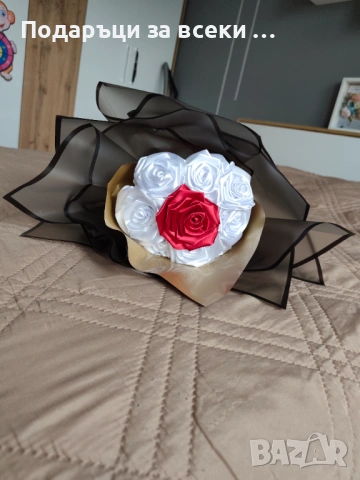Букет от вечни рози - сатен 