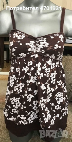 Кафяв потник на цветя