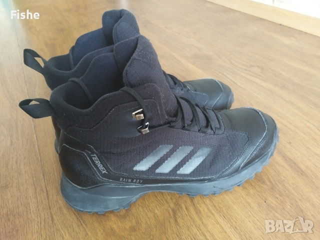 Продавам туристически обувки Adidas Terrex Rain Rdy