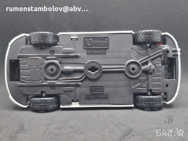 Bburago Golf Mk V, 1:32, снимка 4 - Коли, камиони, мотори, писти - 52931777