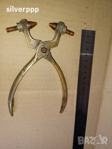  Стар занаятчийски инструмент 