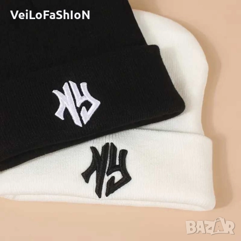 Нова зимна шапка с логото NEW YORK в бял или черен цвят , снимка 3 - Шапки - 47838490