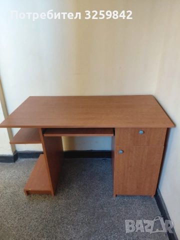   Продавам запазено бюро