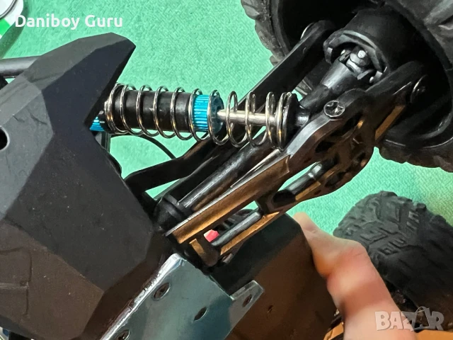 Hosim X 16 безчетков RC Cars 1:10 Високоскоростен 68+KM автомобил с дистанционно  4WD Off Road, снимка 10 - Коли, камиони, мотори, писти - 51116902