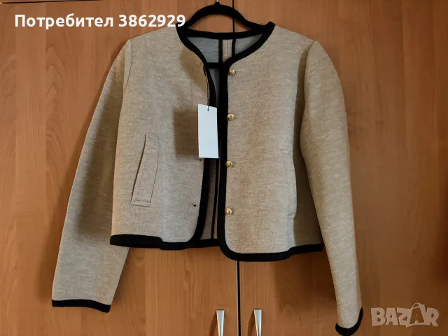 Zara – Късо сако с черен кант и златисти копчета