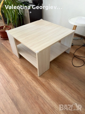 Квадратна холна маса