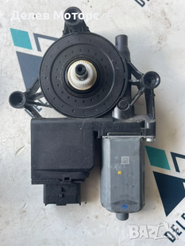 Задно ляво моторче стъклоповдигвач 9811794480 от Peugeot 5008, 1.6 BlueHDI, automatic, 120 ph.