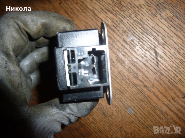 Усилвател антена за Volkswagen Golf V/Голф 5, снимка 2 - Части - 38273335