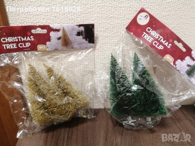 Коледни елхички със щипки за декорация.