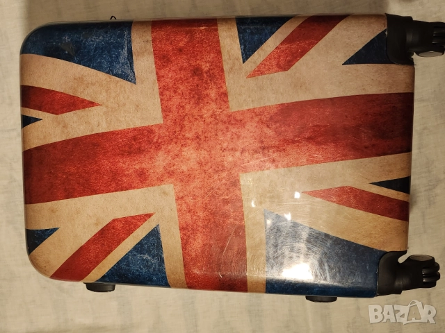 Куфар с твърди полипропиленови стени,  4 колелца, на цип с шифър, с разтегателна дръжка, снимка 2 - Куфари - 52344325