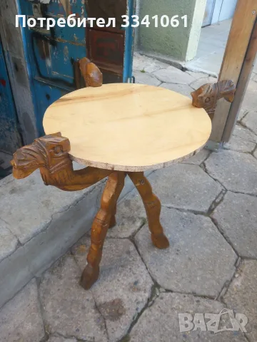 Старинна ръчно резбована масичка 