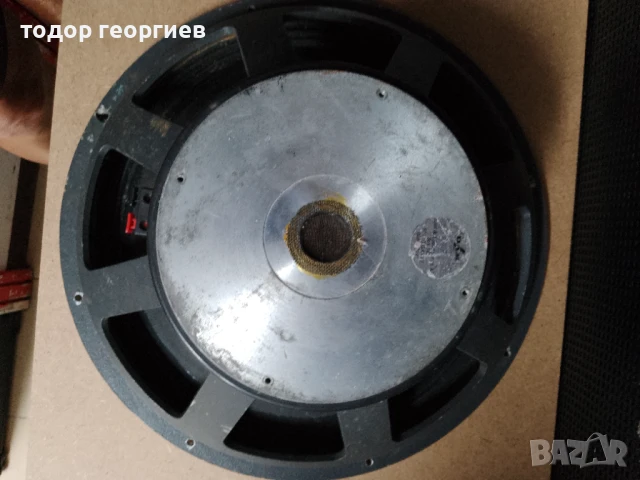 Продавам две суббасови тонколони DAS 18 инча 700 вата едната.