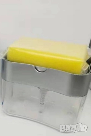 Контейнер-дозатор за течни препарати с почистваща гъба