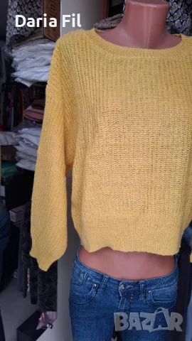 Пухкав и мекичък пуловер в жълт цвят, снимка 3 - Блузи с дълъг ръкав и пуловери - 48747784