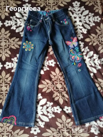 Дънки с бродерия 