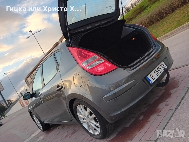 Hyundai i30 1.6i 126kc Климатроник, снимка 8 - Автомобили и джипове - 52725437